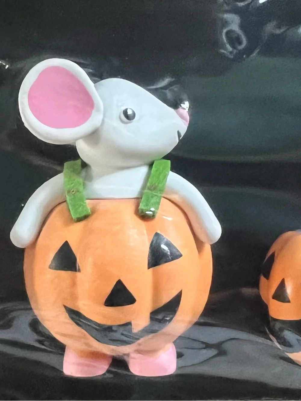 Halloween Mouse Figurines w/wooden shelf